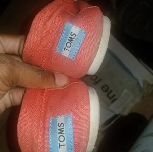 Toms